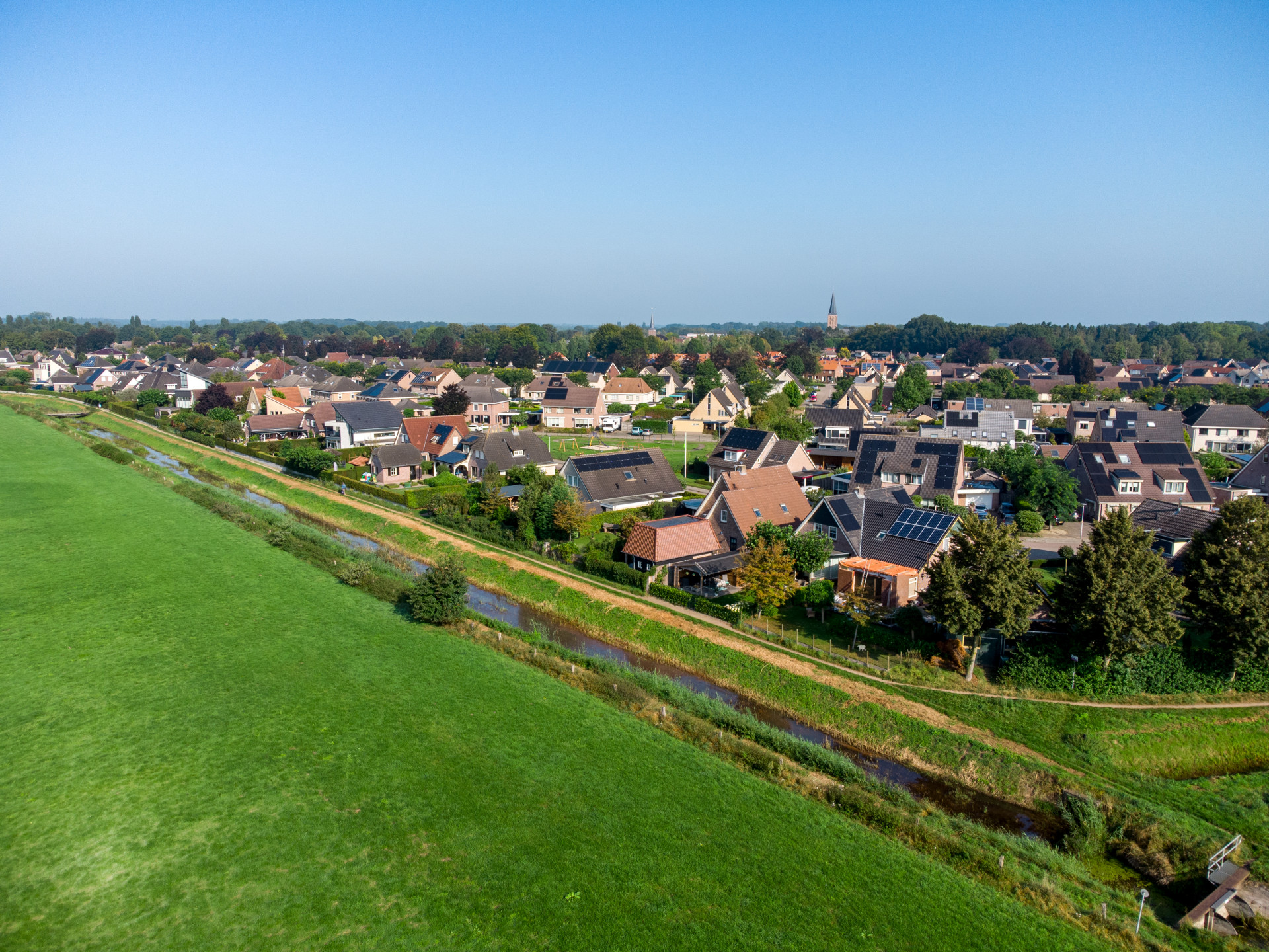 luchtfoto dorpsrand.